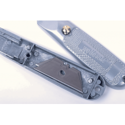 Standardowy nóż z trapezowym stałym ostrzem 4150000 WOLFCRAFT