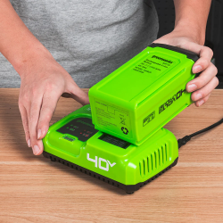 Ładowarka 40V 5A G40UC5 2945107 GREENWORKS